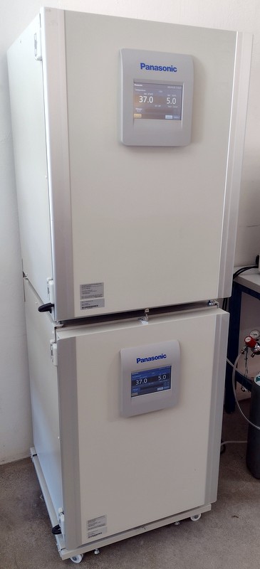 Refurbished Panasonic Cell-IQ MCO-170AICUV-PA Dual-Chamber Air-Jacketed CO2 Incubators