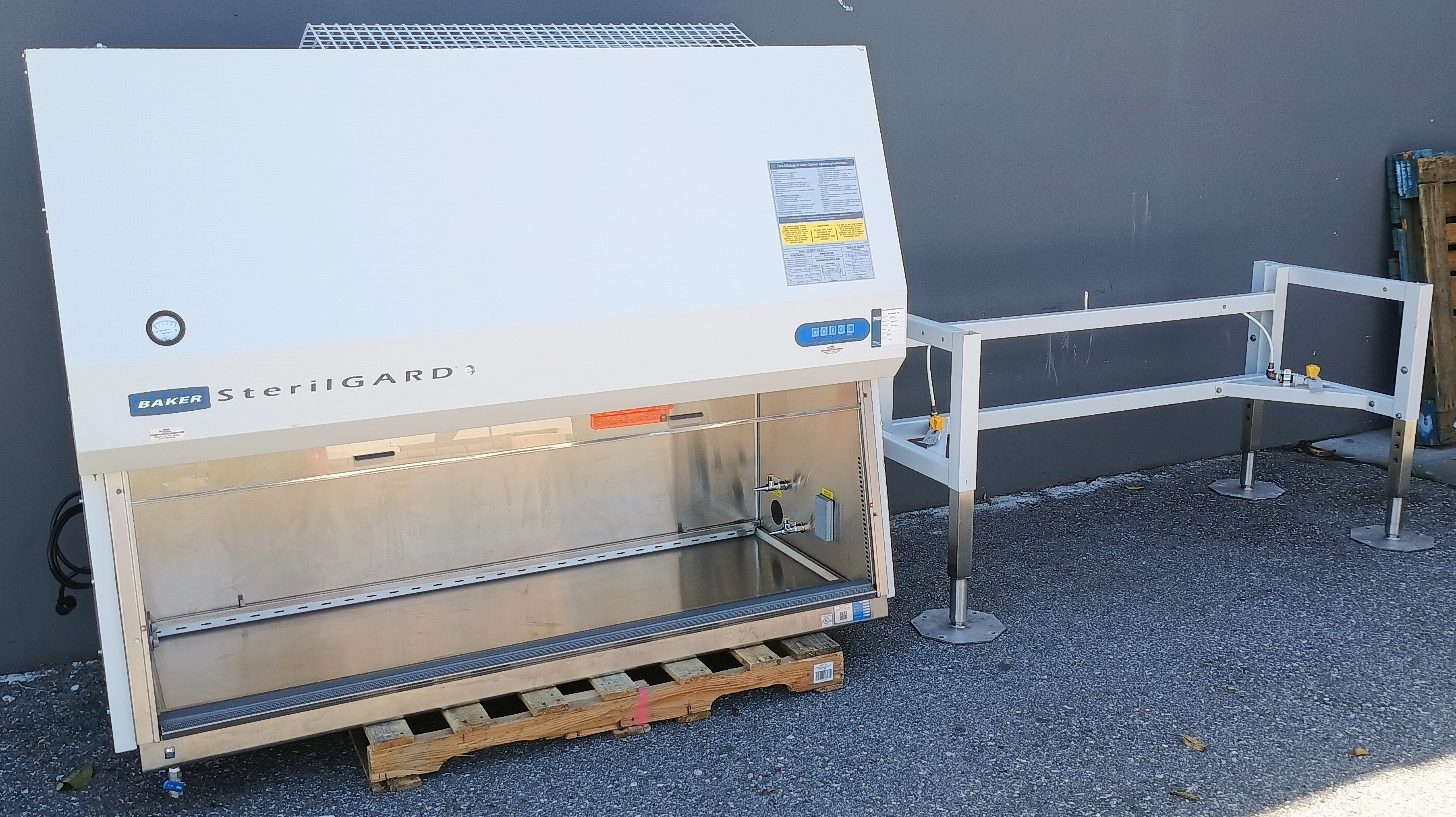 Refurbished Baker 6ft. SG604 SterilGARD e3 Biosafety Cabinet