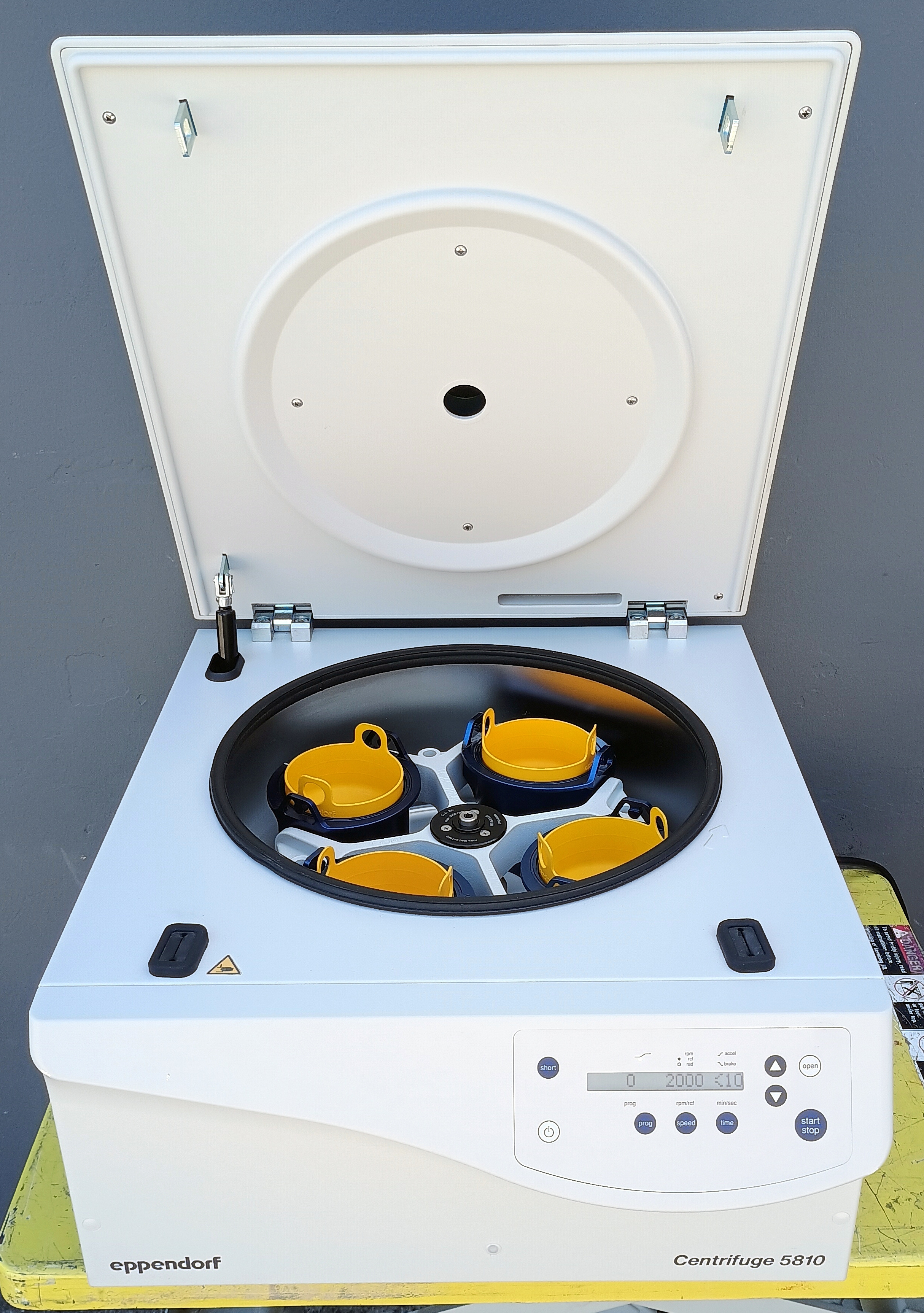 Refurbished Eppendorf 5810 Benchtop Centrifuge with S-4-104 Rotor