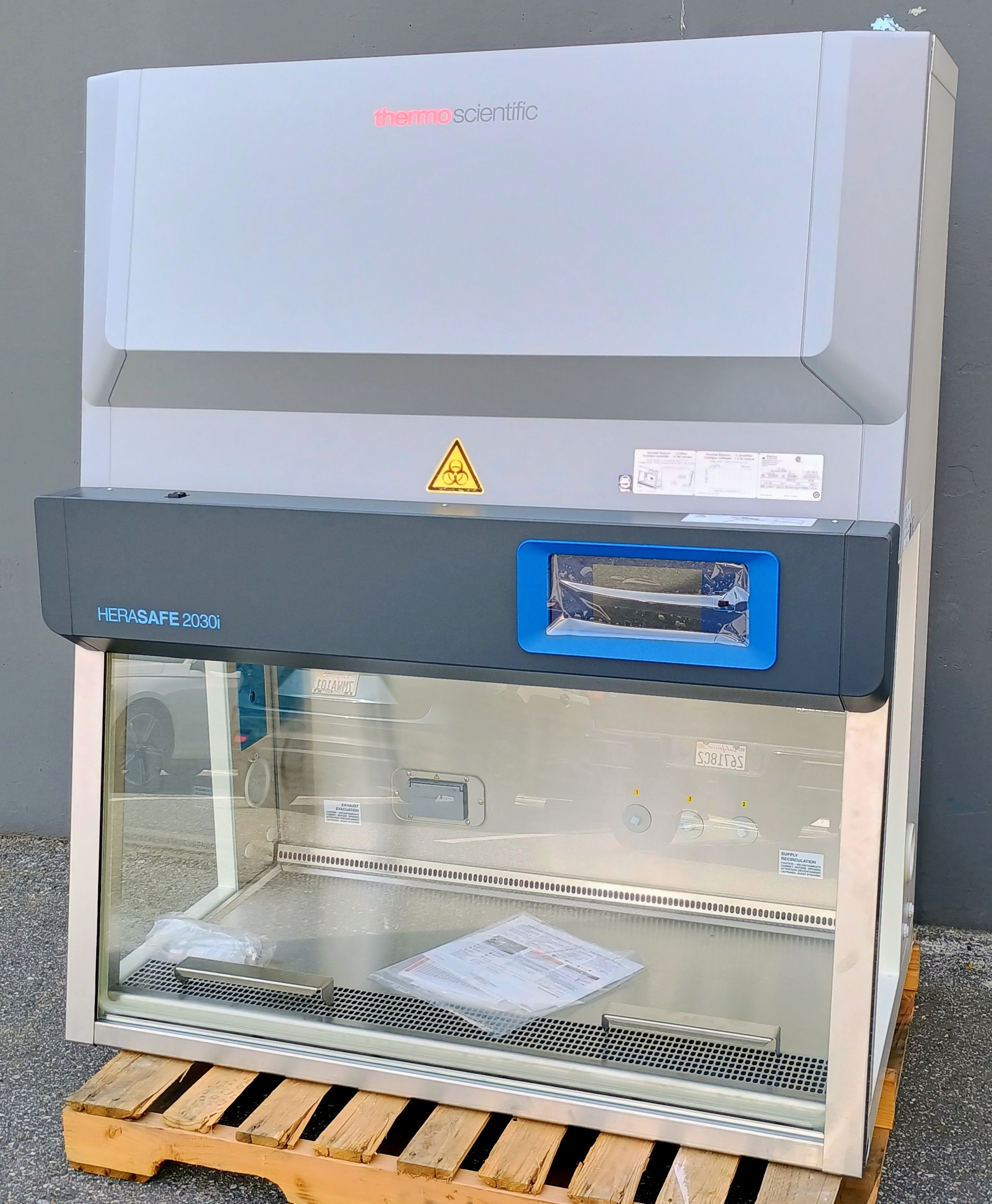 Thermo 4ft. HERASAFE 2030i Biosafety Cabinet