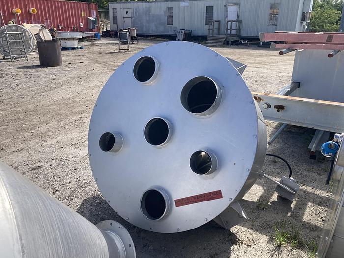 Used Used approximately 200 gallon stainless steel vertical tank