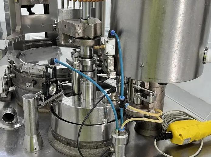 Usato MACOFAR - Opercolatrice - CD-40