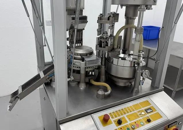 Usato ZANASI - Riempitrice Capsule - AZ-40 F