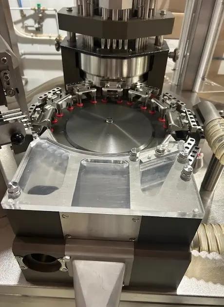 Usato SYNTEGON - Opercolatrice - GKF705