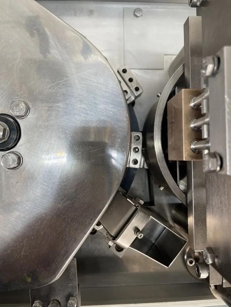 Usato HARRO HÖFLIGER - Opercolatrice - KFM III