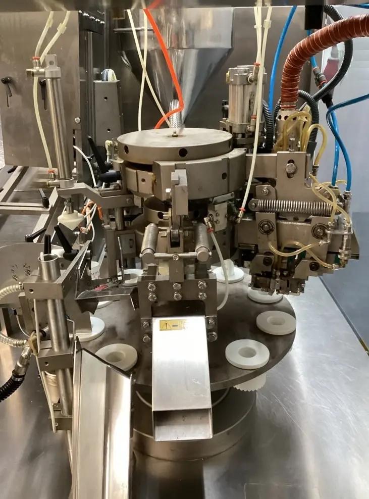 Usato AXOMATIC - Riempitrice + Tappatrice - OPTIMA 1000