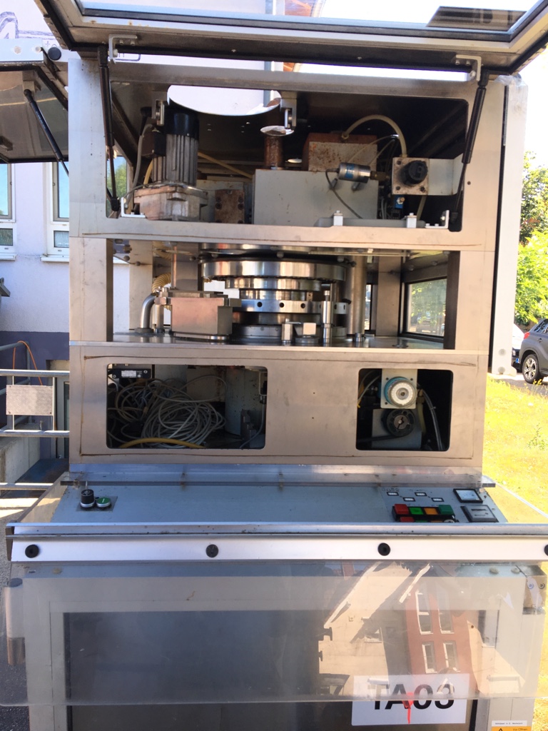 Used GEA Courtoy - Comprimitrice - R100/24