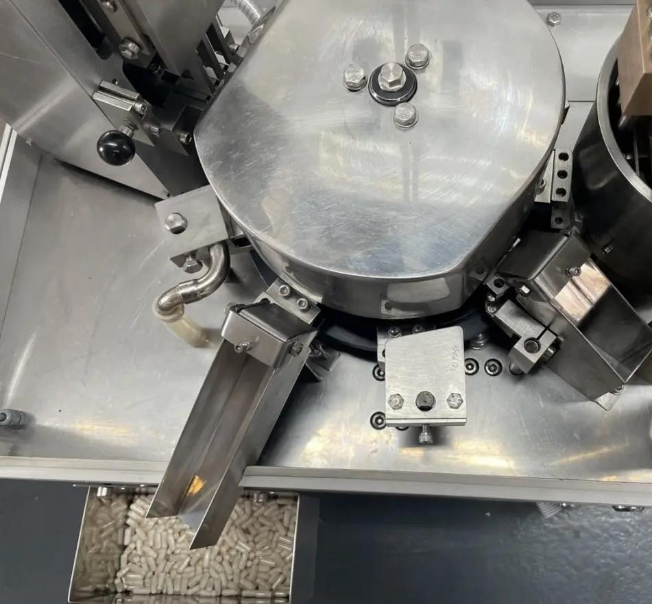 Usato HARRO HÖFLIGER - Opercolatrice - KFM III