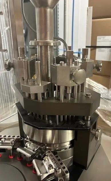 Usato SYNTEGON - Opercolatrice - GKF705