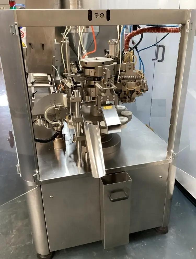 Usato AXOMATIC - Riempitrice + Tappatrice - OPTIMA 1000