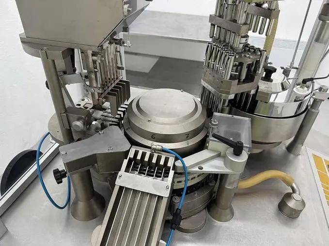 Usato ZANASI - Riempitrice Capsule - AZ-40 F