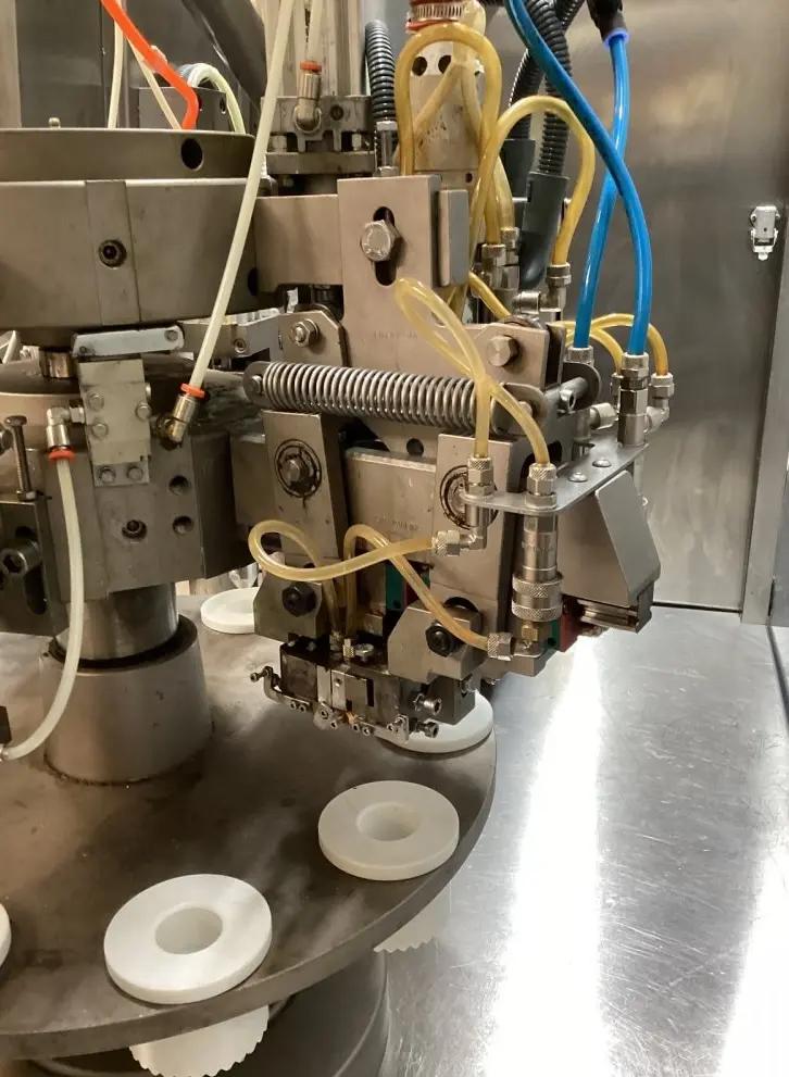 Usato AXOMATIC - Riempitrice + Tappatrice - OPTIMA 1000