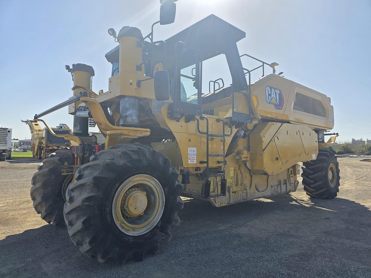 Used 2023 Caterpillar RM600