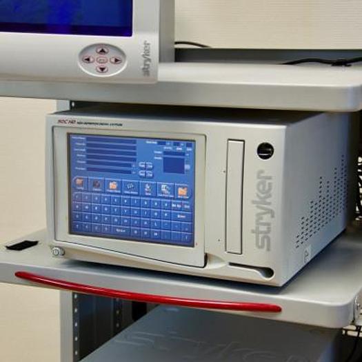 D'occasion COLONNE DE COELIOSCOPIE STRYKER AVEC CAMERA HD ET DEUX ECRANS PLATS