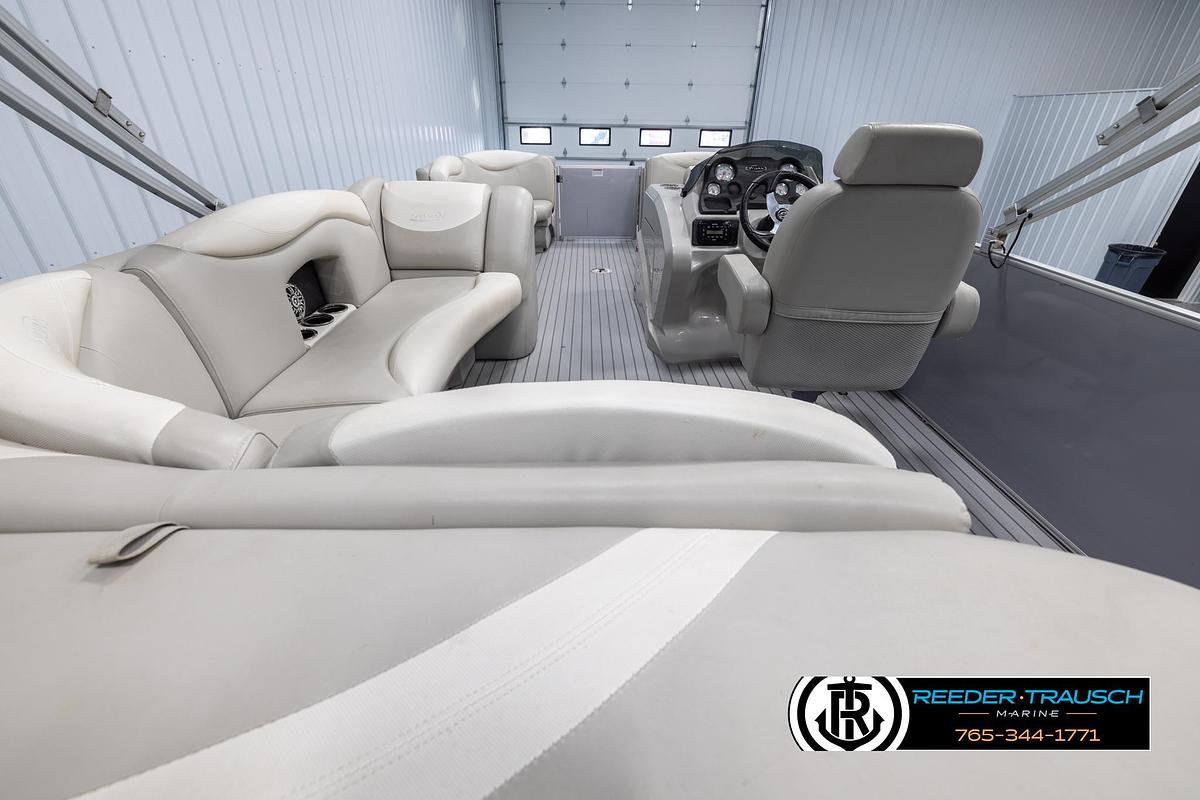 Used 2015 Sylvan 8520 Mirage