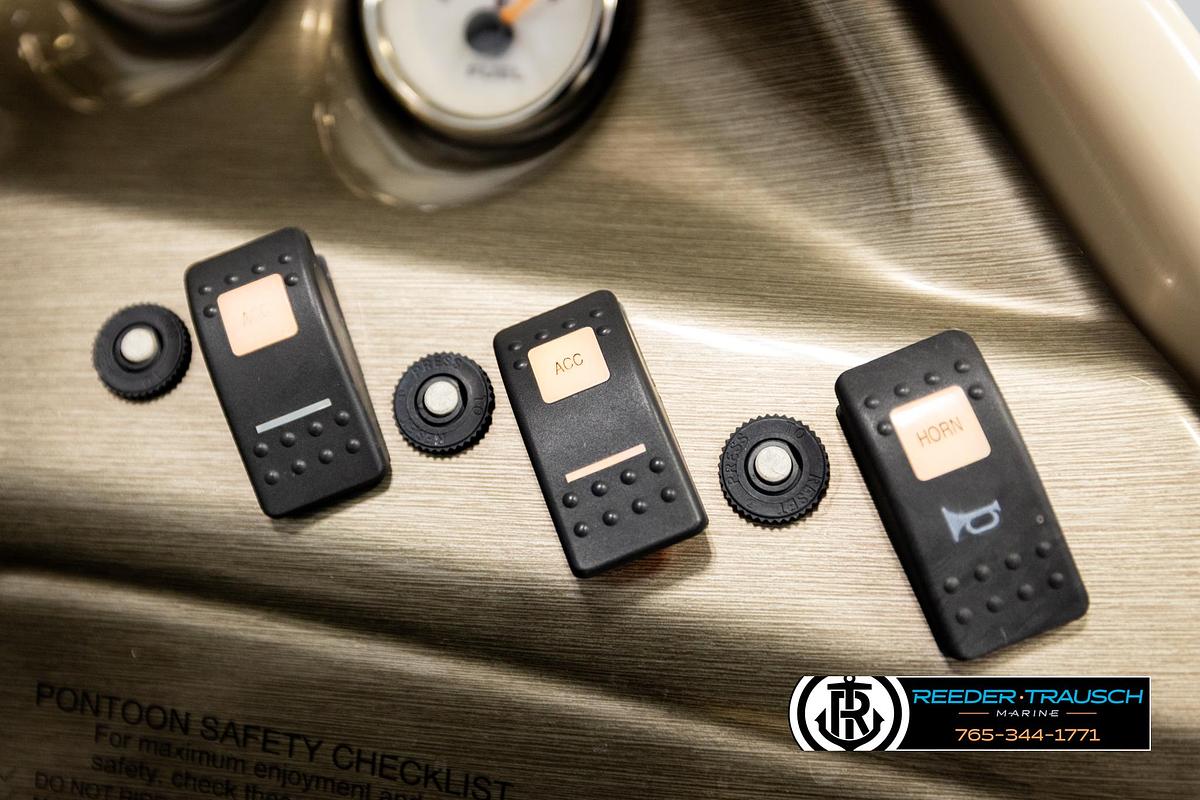 Used 2004 Smokecraft S8523 CR