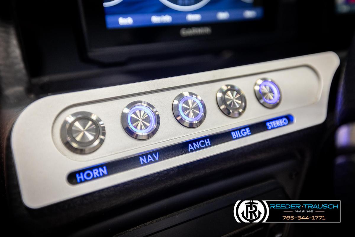 Used 2022 Crownline 220 LPX