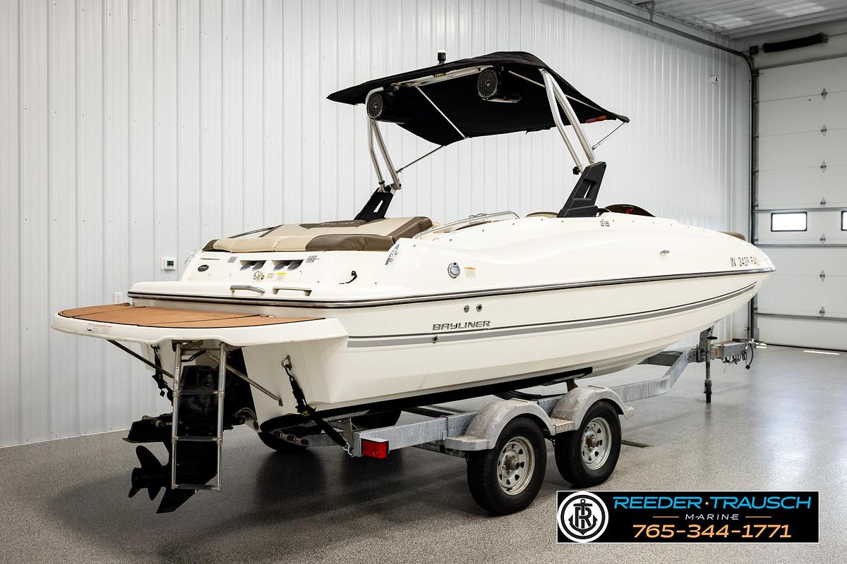 Used 2017 Bayliner 215
