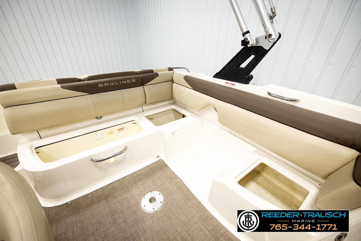 Used 2017 Bayliner 215