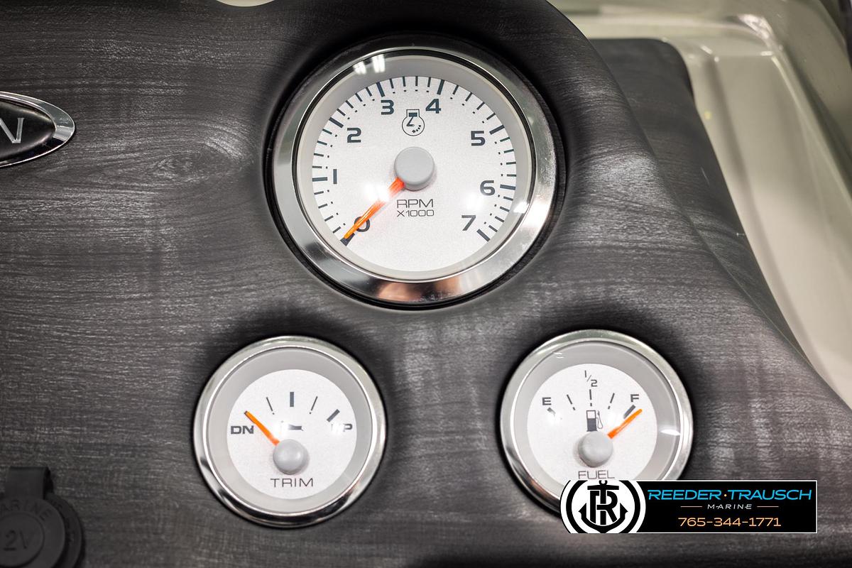 Used 2015 Sylvan 8520 Mirage