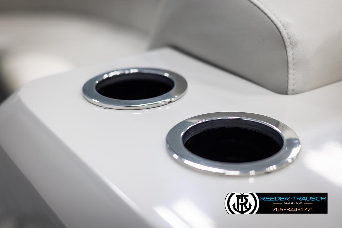 Used 2015 Sylvan 8520 Mirage