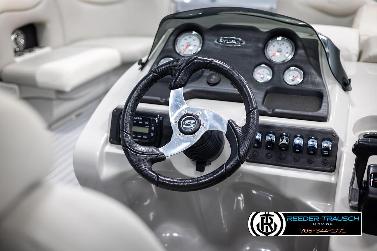 Used 2015 Sylvan 8520 Mirage