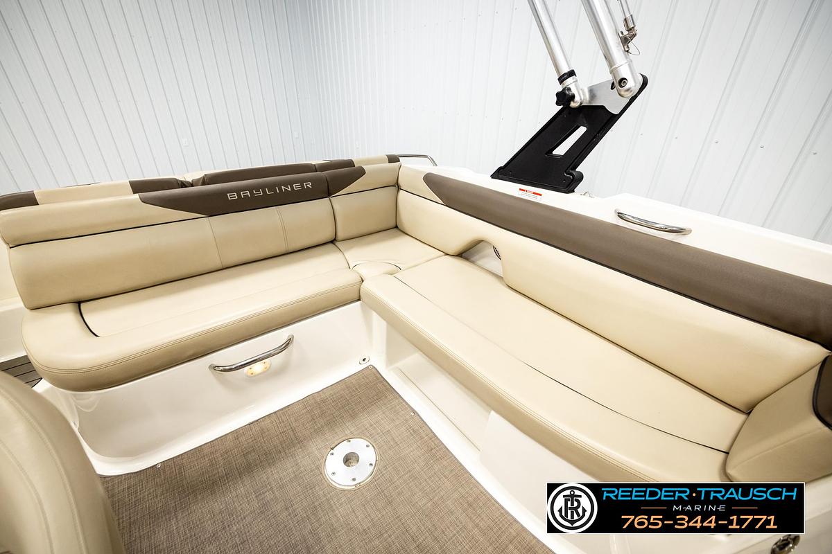 Used 2017 Bayliner 215