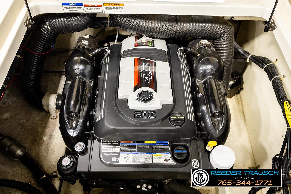 Used 2017 Bayliner 215