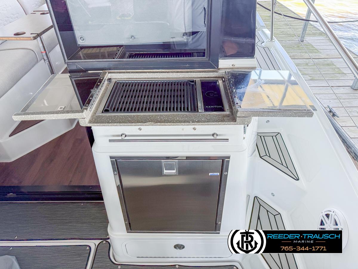 Used 2021 Four Winns Vista 355 Coupe OB