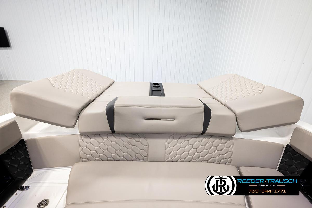 Used 2024 Four Winns H4