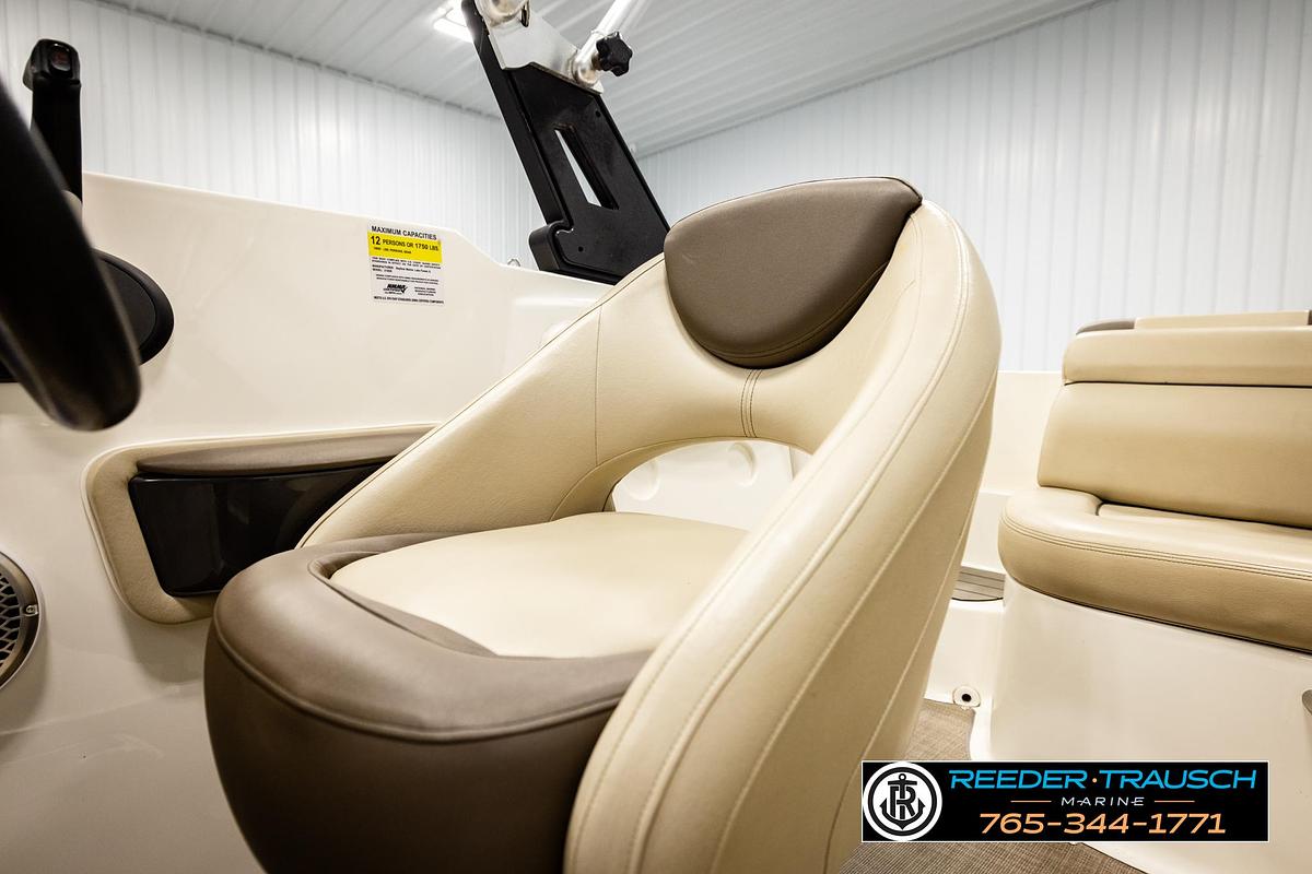 Used 2017 Bayliner 215
