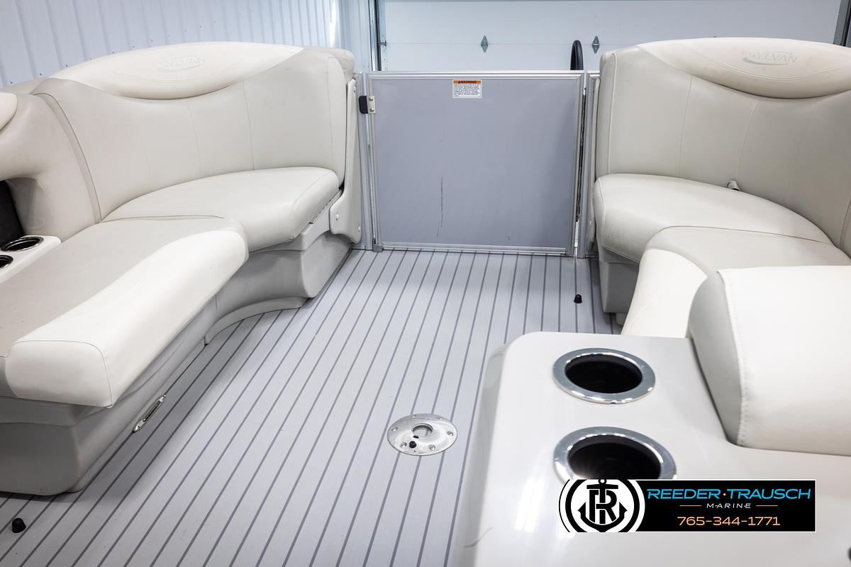 Used 2015 Sylvan 8520 Mirage