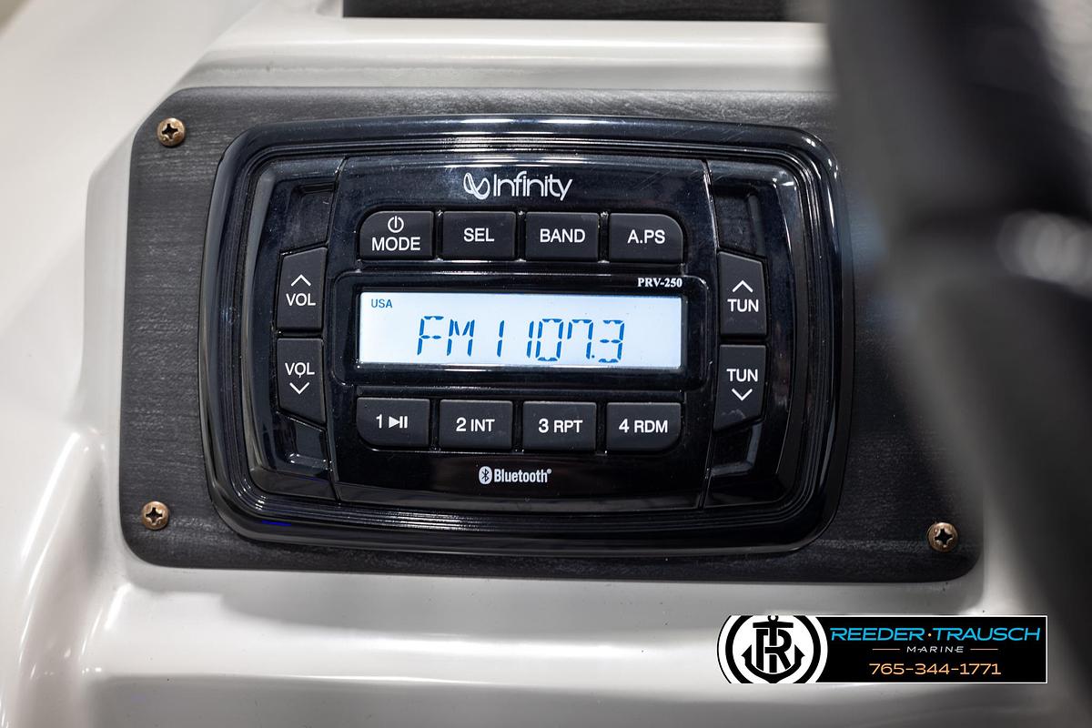 Used 2015 Sylvan 8520 Mirage