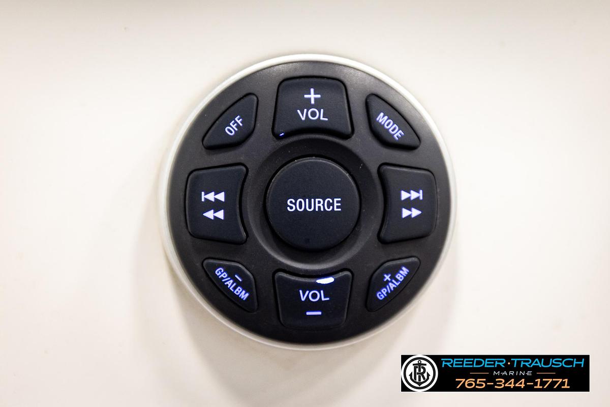 Used 2016 Scarab 195