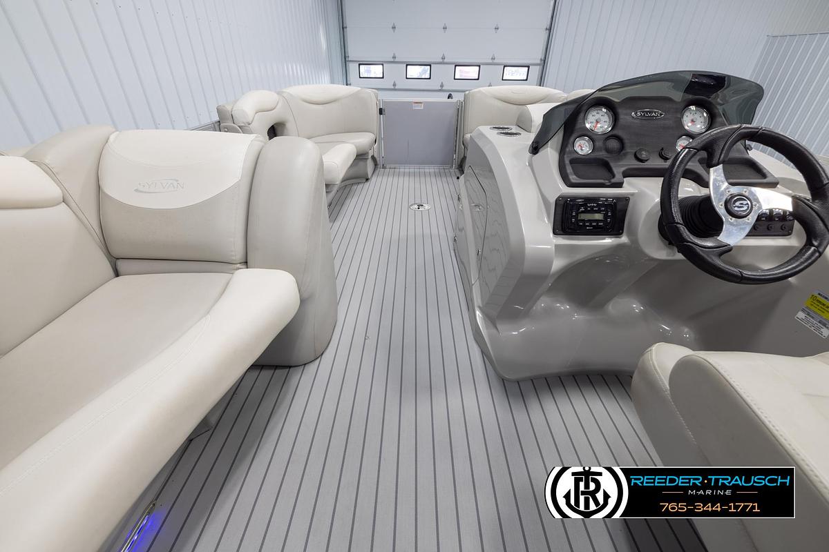 Used 2015 Sylvan 8520 Mirage