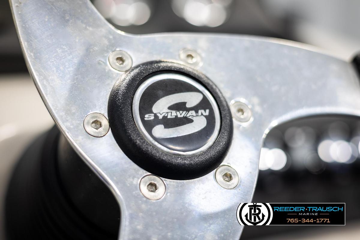 Used 2015 Sylvan 8520 Mirage