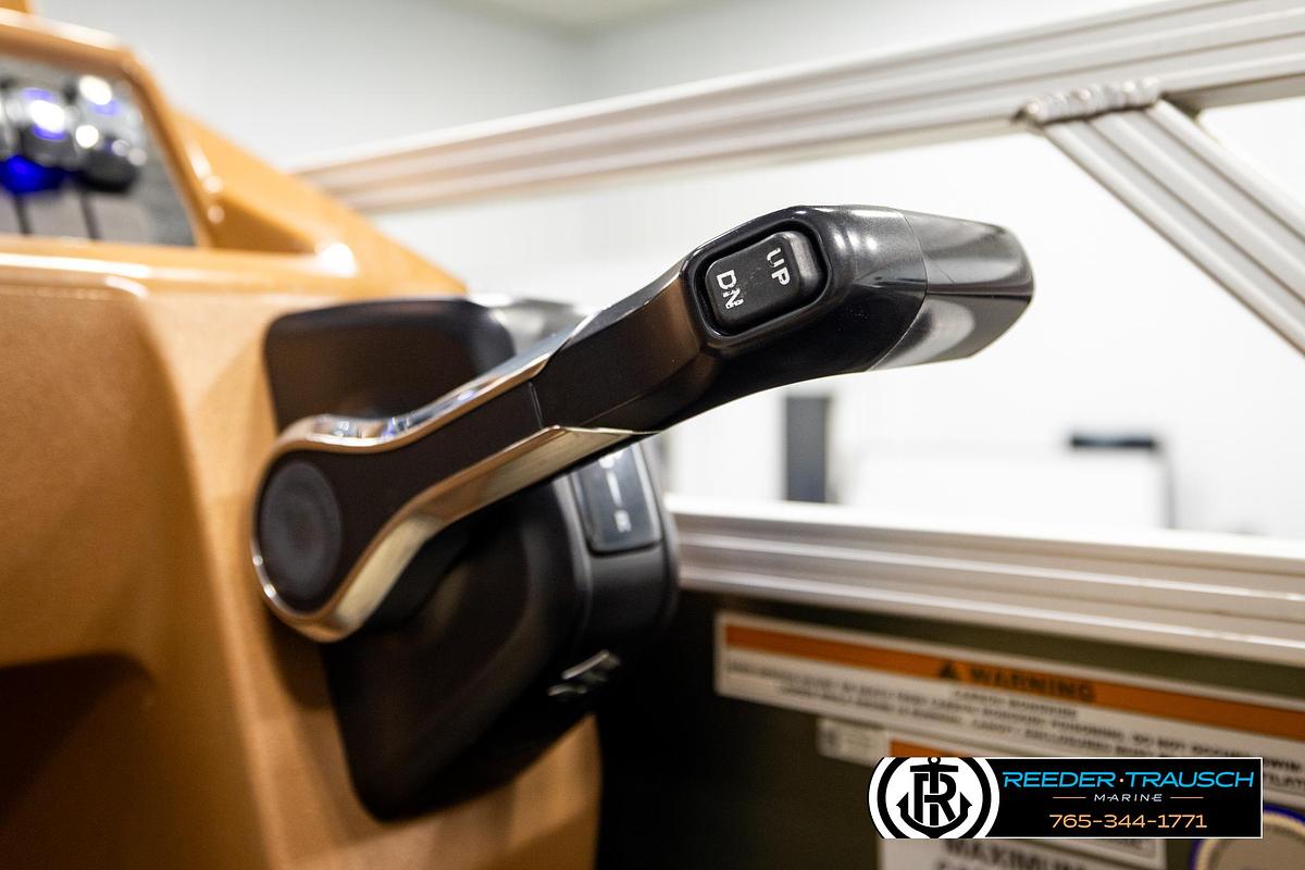 Used 2023 Avalon VEN CR