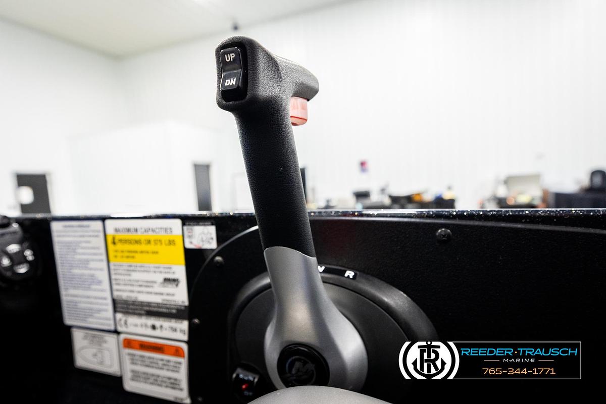 Used 2024 Tracker Nitro Z20