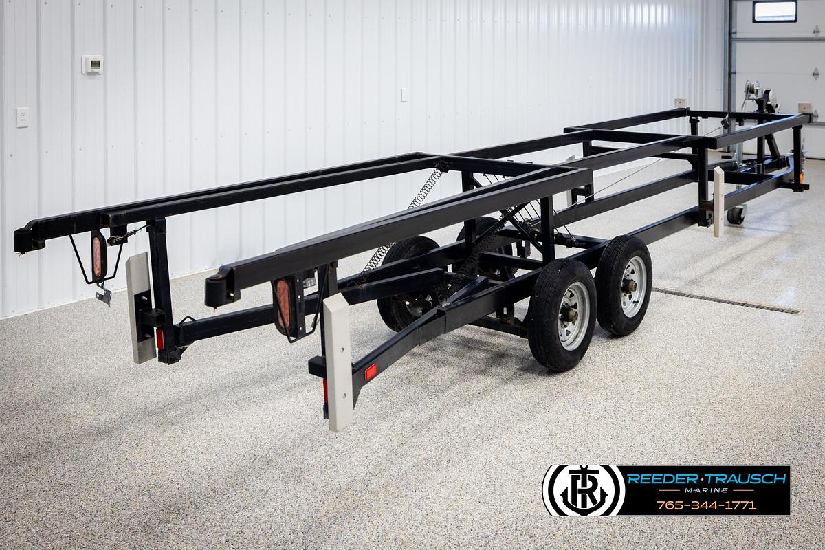 Used 2018 Hoosier LL220N