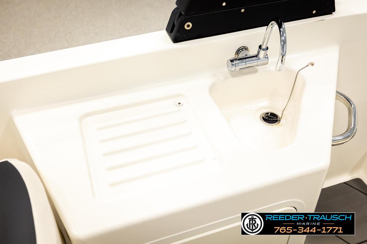 Used 2022 Bayliner DX 2250