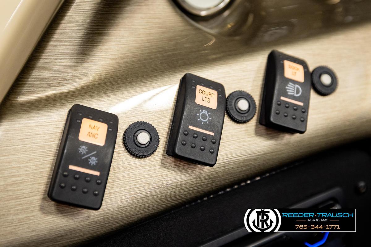 Used 2004 Smokecraft S8523 CR