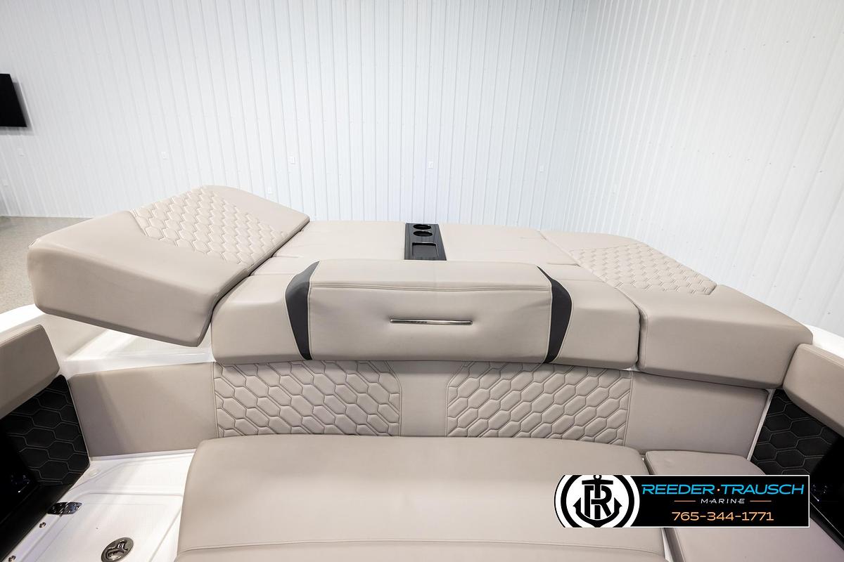 Used 2024 Four Winns H4