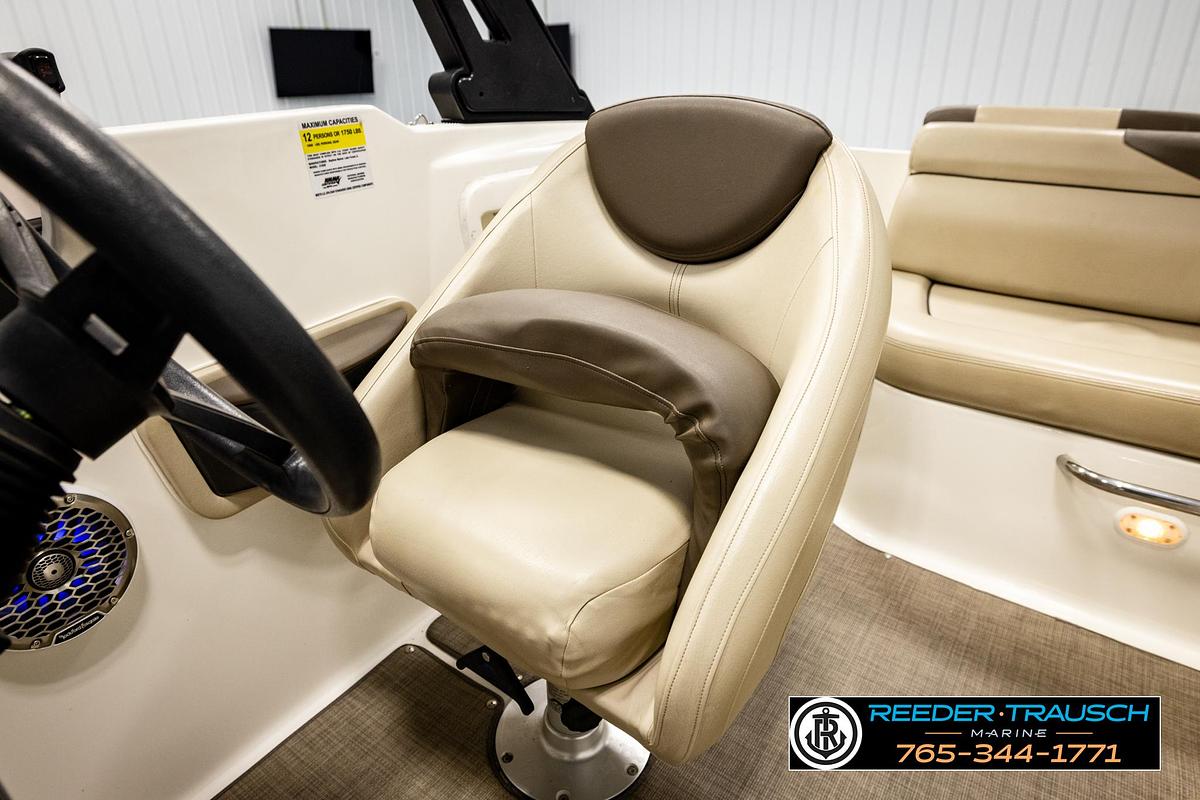 Used 2017 Bayliner 215