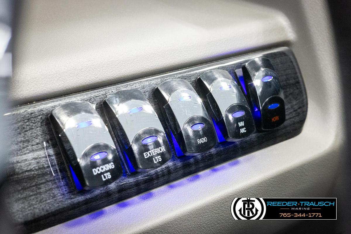 2025 Avalon LSZ Entertainer