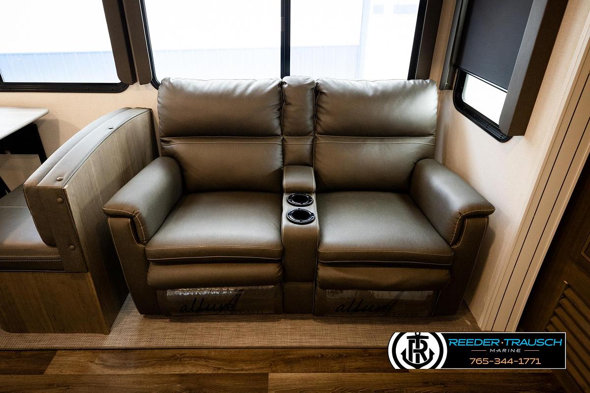 Used 2022 Keystone CG34TSB22