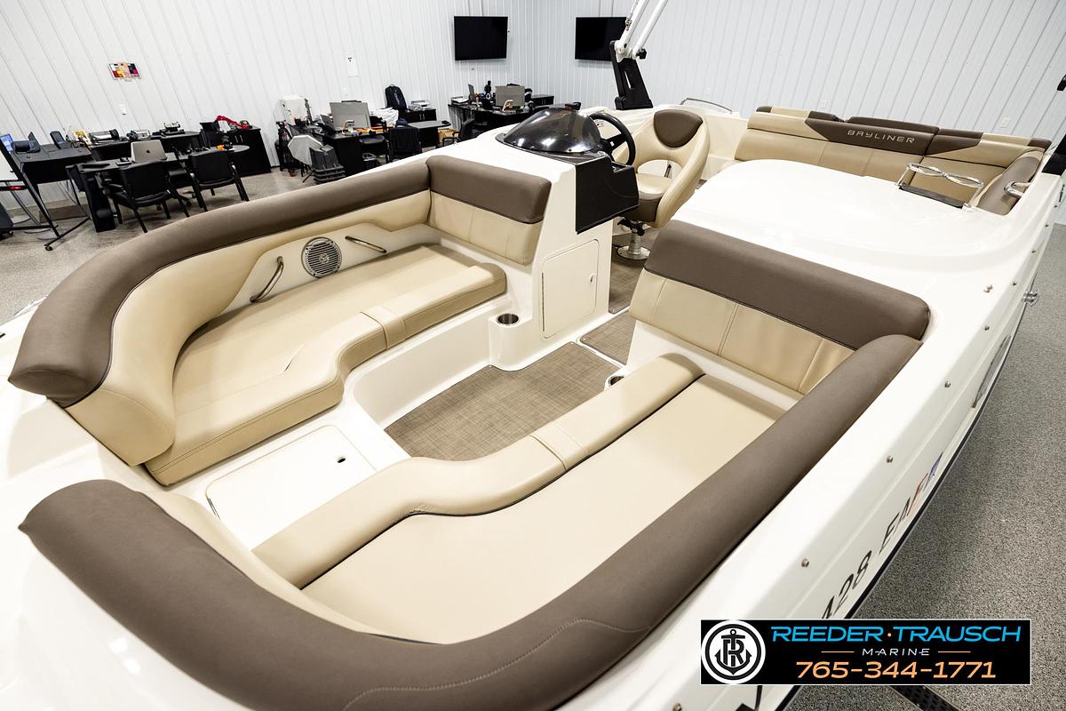 Used 2017 Bayliner 215