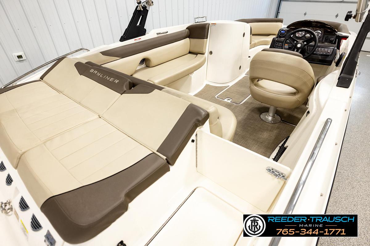 Used 2017 Bayliner 215