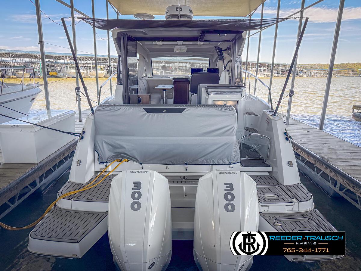 Used 2021 Four Winns Vista 355 Coupe OB