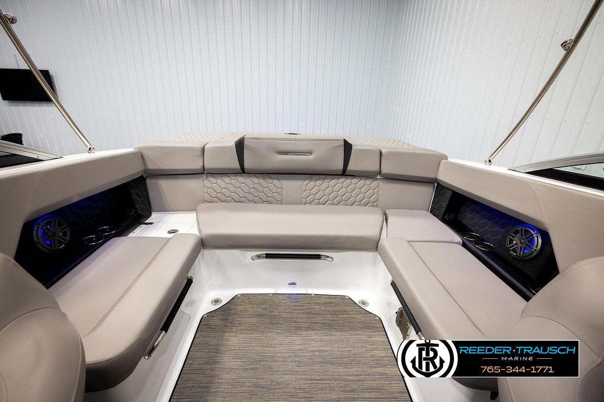 Used 2024 Four Winns H4