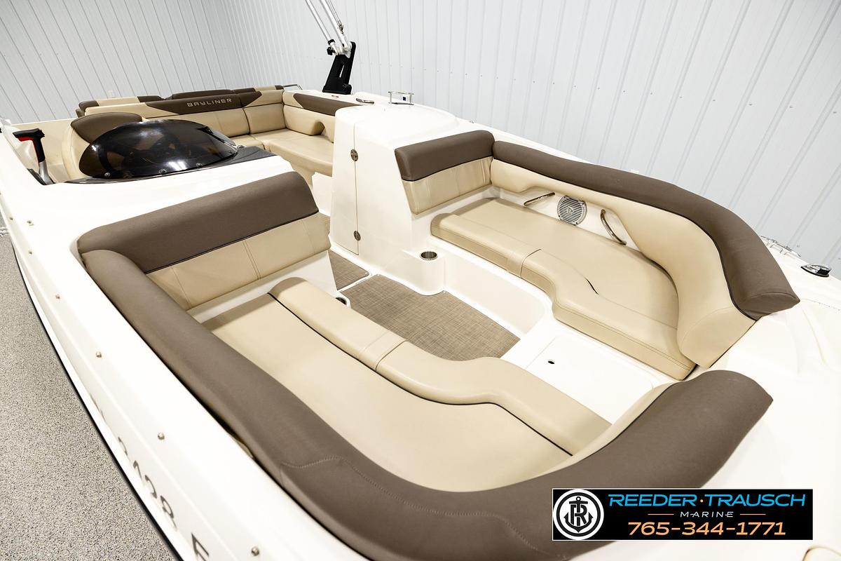 Used 2017 Bayliner 215